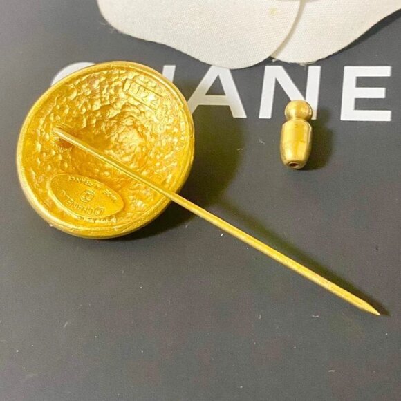 CHANEL CC Logos Studs Round Brooch Gold Tone 1122 Pin Auth #8142 - Picture 3 of 4
